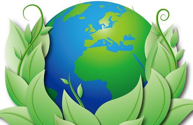 Kula ziemska wśród zieleni